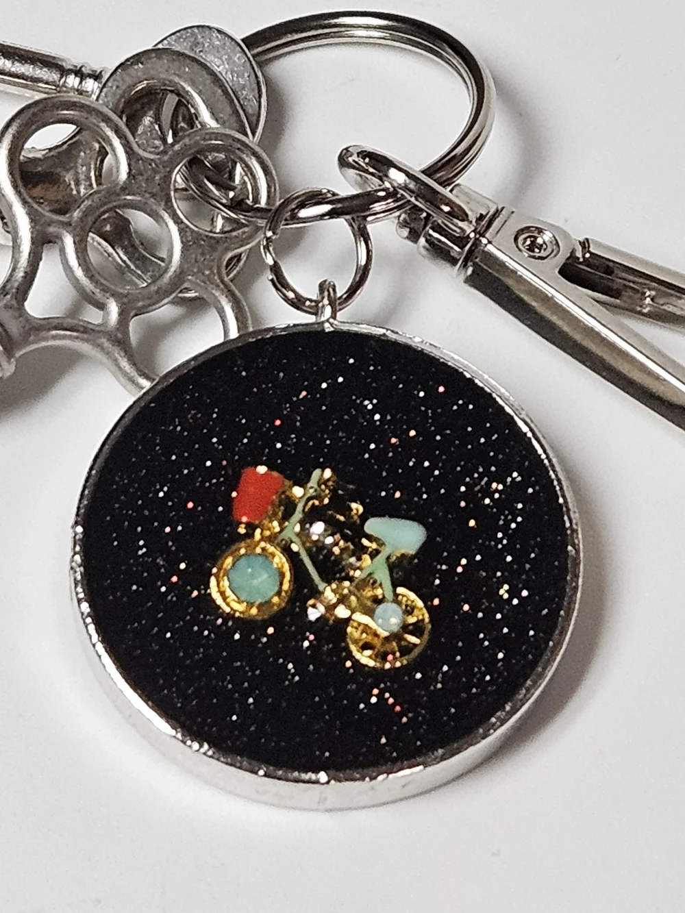 Gold Bicycle Pendant Keychain with Black Glitter Dial